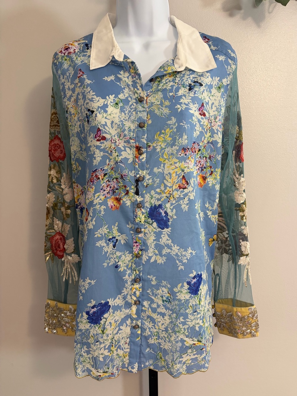 NWOT Aratta Silent Journey Blue Floral Button-Front with Contrast White Collar